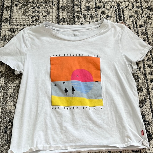 Levi’s graphic tee - Picture 1 of 5